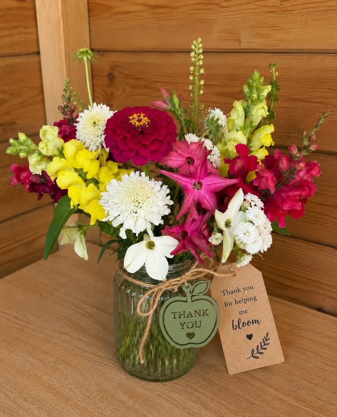 Thank-you bouquet with dahlias and star flower